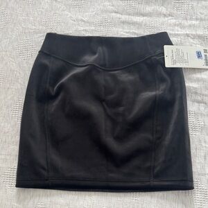 Lululemon Scuba HR Velvet Mini Skirt